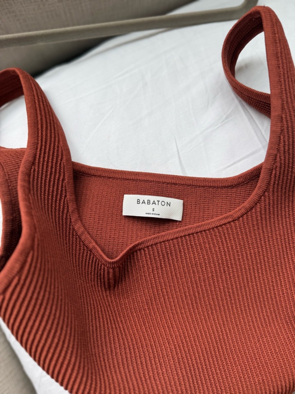 Aritzia Babaton Sculpt Knit Squareneck Cropped Tank in Burgundy - Picture 3 of 3
